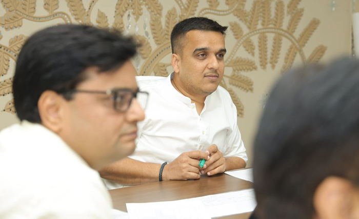 Harsh Sanghavi at review meeting with GSRTC officials